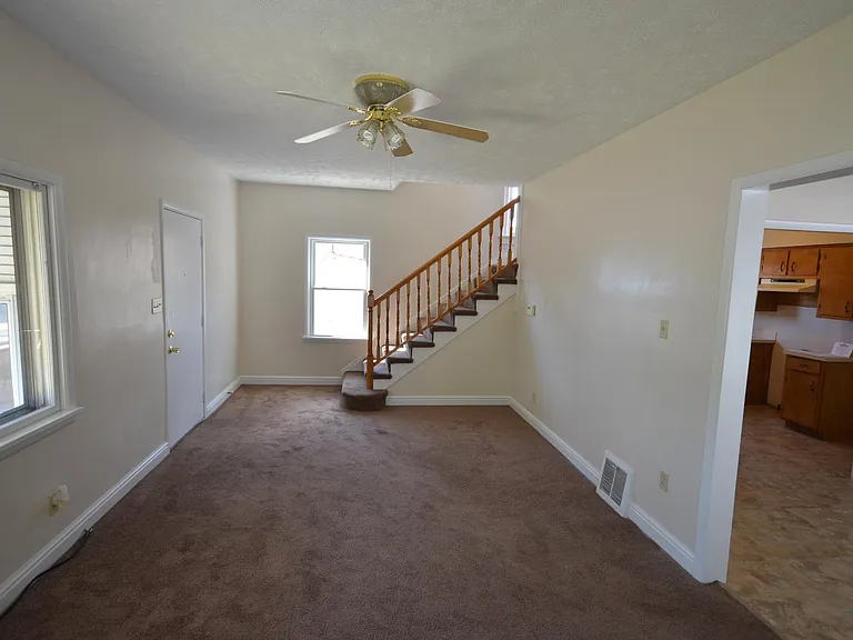 805 Saxon Ave — Photo 10