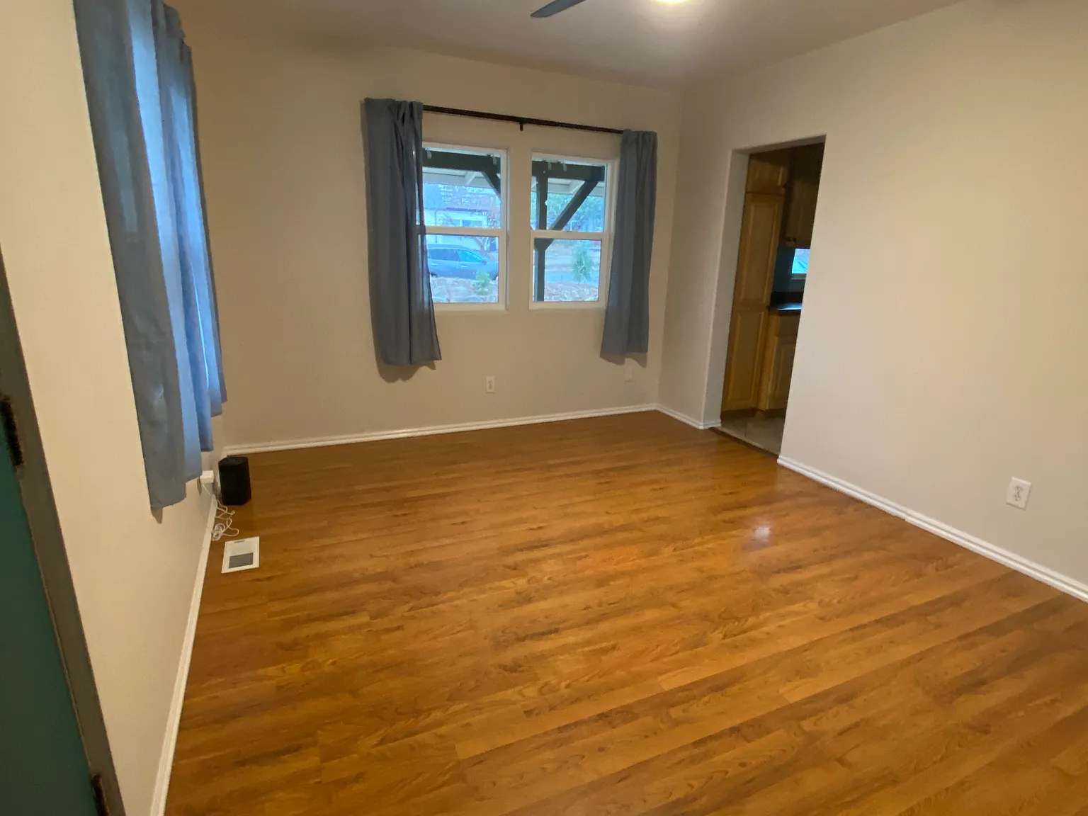 2 bed, 1096 sqft, $1,300 — Photo 4