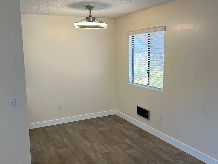 La Fuente Apartments — Photo 8
