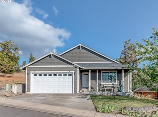 98 Wetleau Dr, Lowell, OR 97452