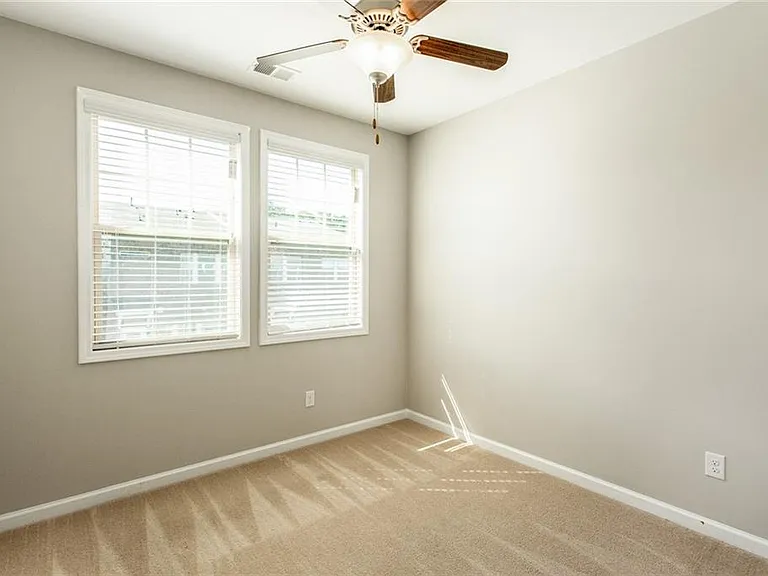 335 Beacons Pl — Photo 29