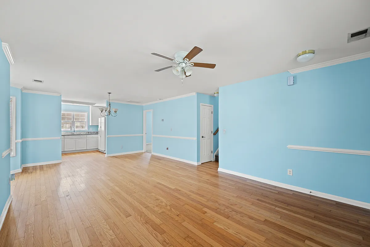 Building Photo - 263 Vesta Dr