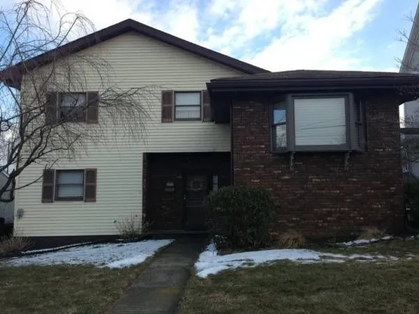 3721 Birney Ave, Moosic, PA 18507