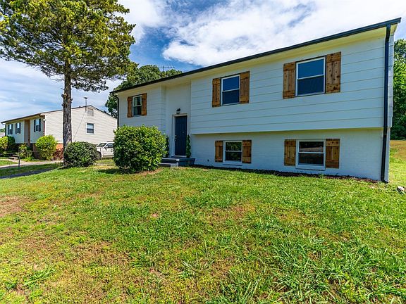 2nd image of 1327 Gilmore Cir