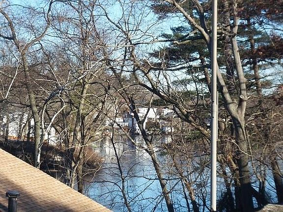 4th image of 207 Lynnfield St