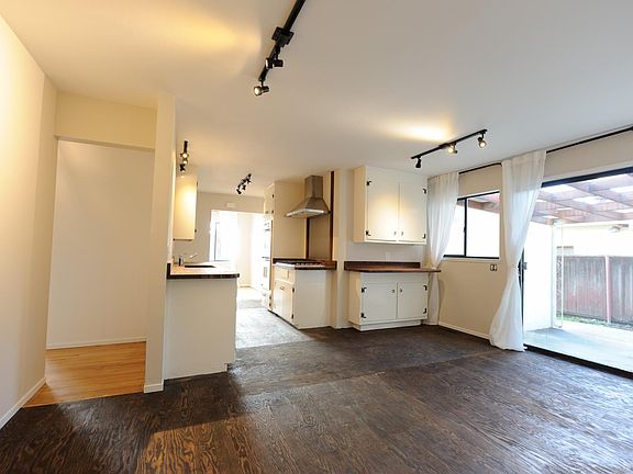 Open kitchen/family room 