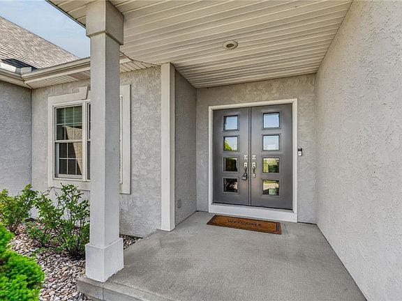 5th image of 19255 Lane Tree Dr