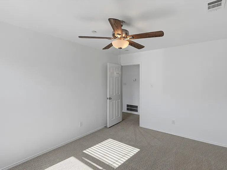 5924 Lost Valley Dr — Photo 23