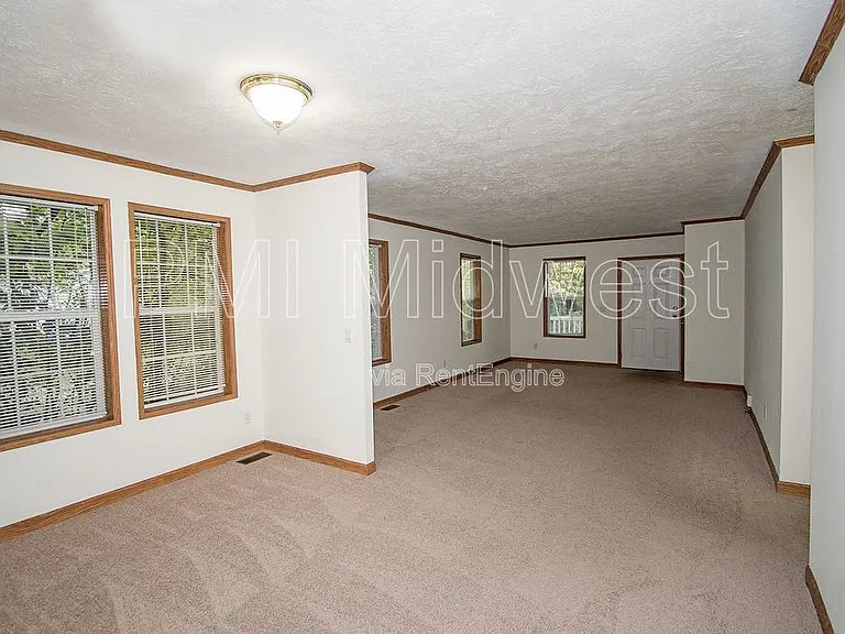 11845 Center St — Photo 8