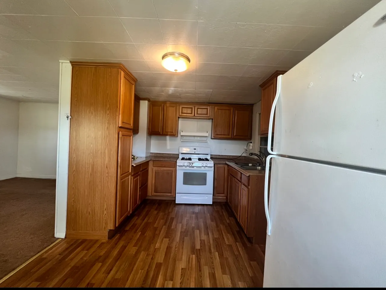 102 Flower Street - 1 — Photo 3