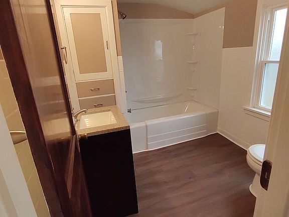 5th image of 3728 Essex Ave
