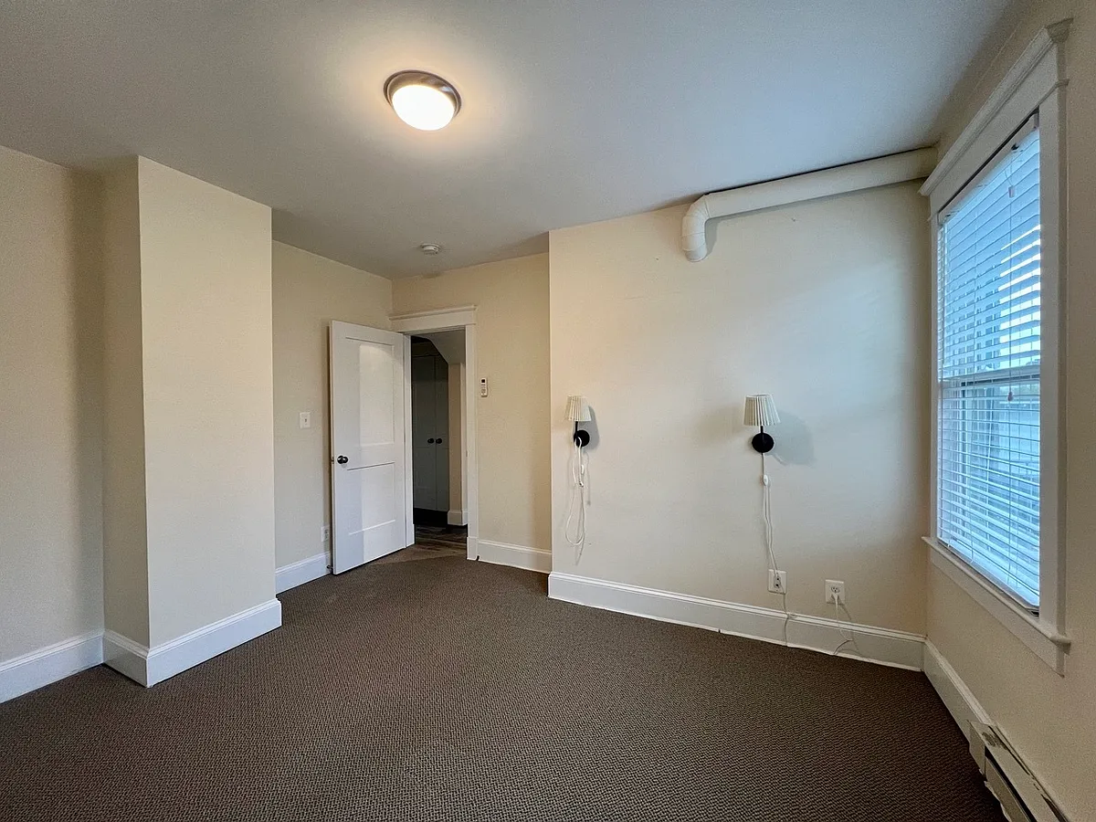 Building Photo - 4126 Lee Hwy #C