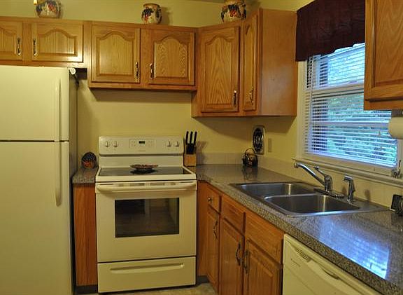 Updated kitchen w/plenty of counter space.