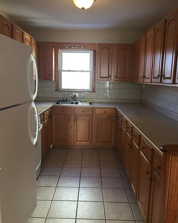 2nd image of 31 Slater St #2