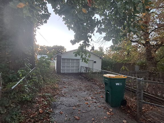 3rd image of 2057 N Charles St