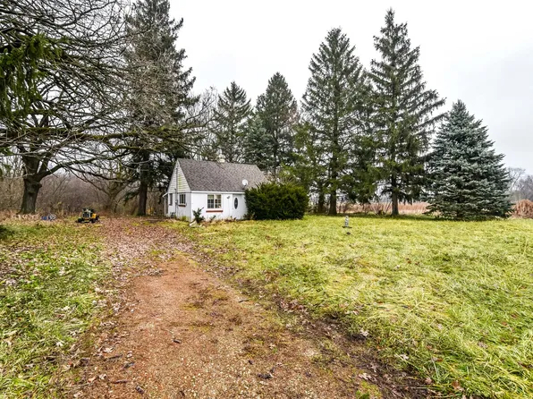 7210 Mason Hill Rd, Bull Valley, IL 60050