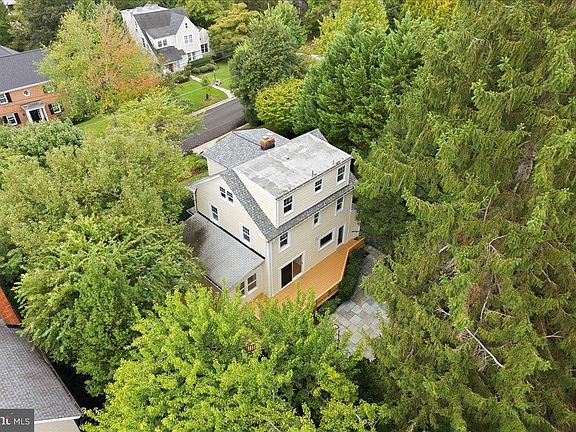 3rd image of 4005 Everett St