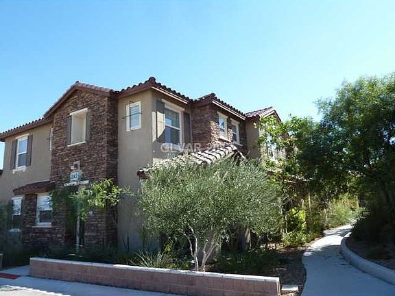 3rd image of 8419 Classique Ave Unit 102