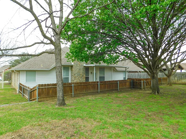 502 Hillcrest Ln — Photo 33