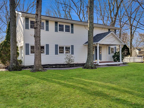 3rd image of 1609 Shady Ln