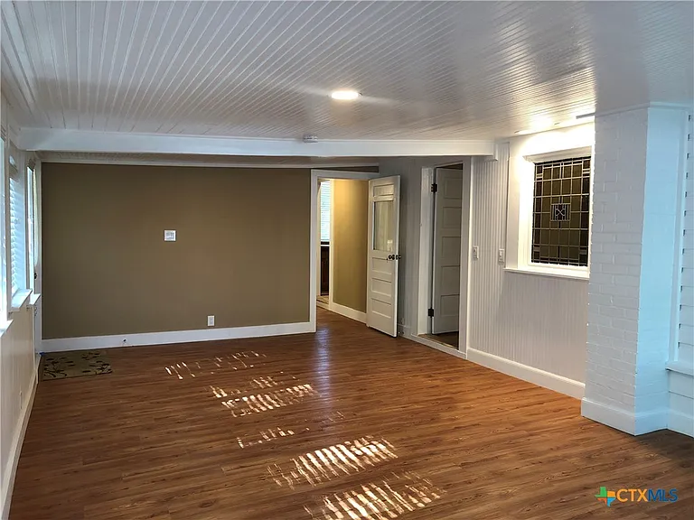 414 W San Antonio St — Photo 19