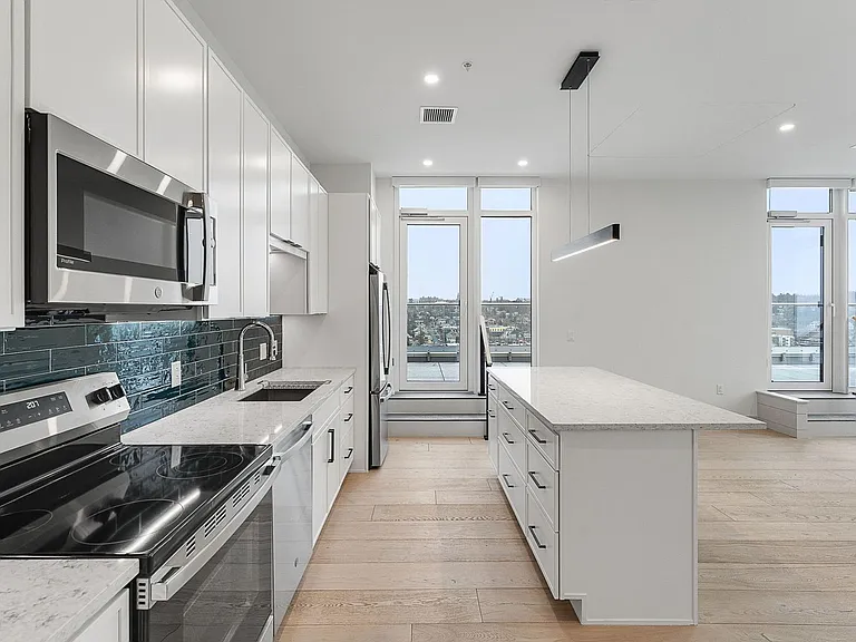 Bank Street Apartments at Burlington Square — Photo 52
