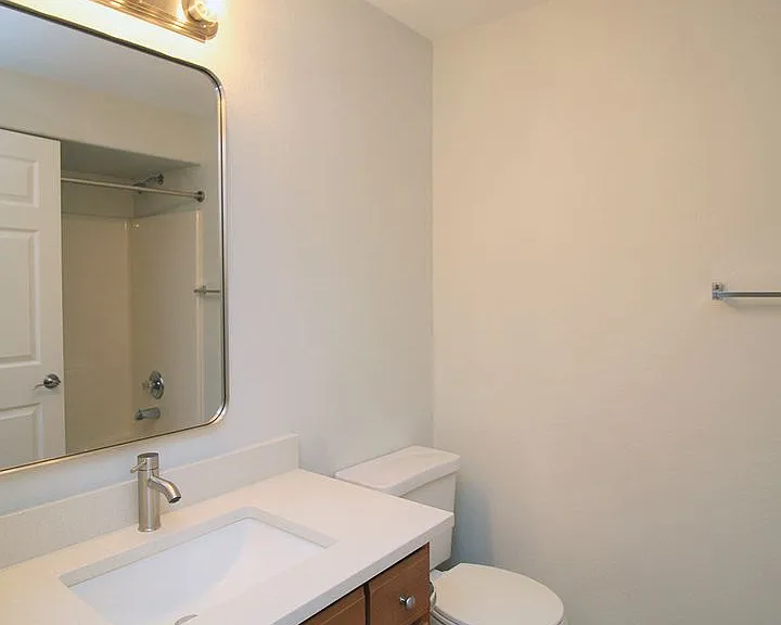 683 NE 162nd Ave — Photo 20