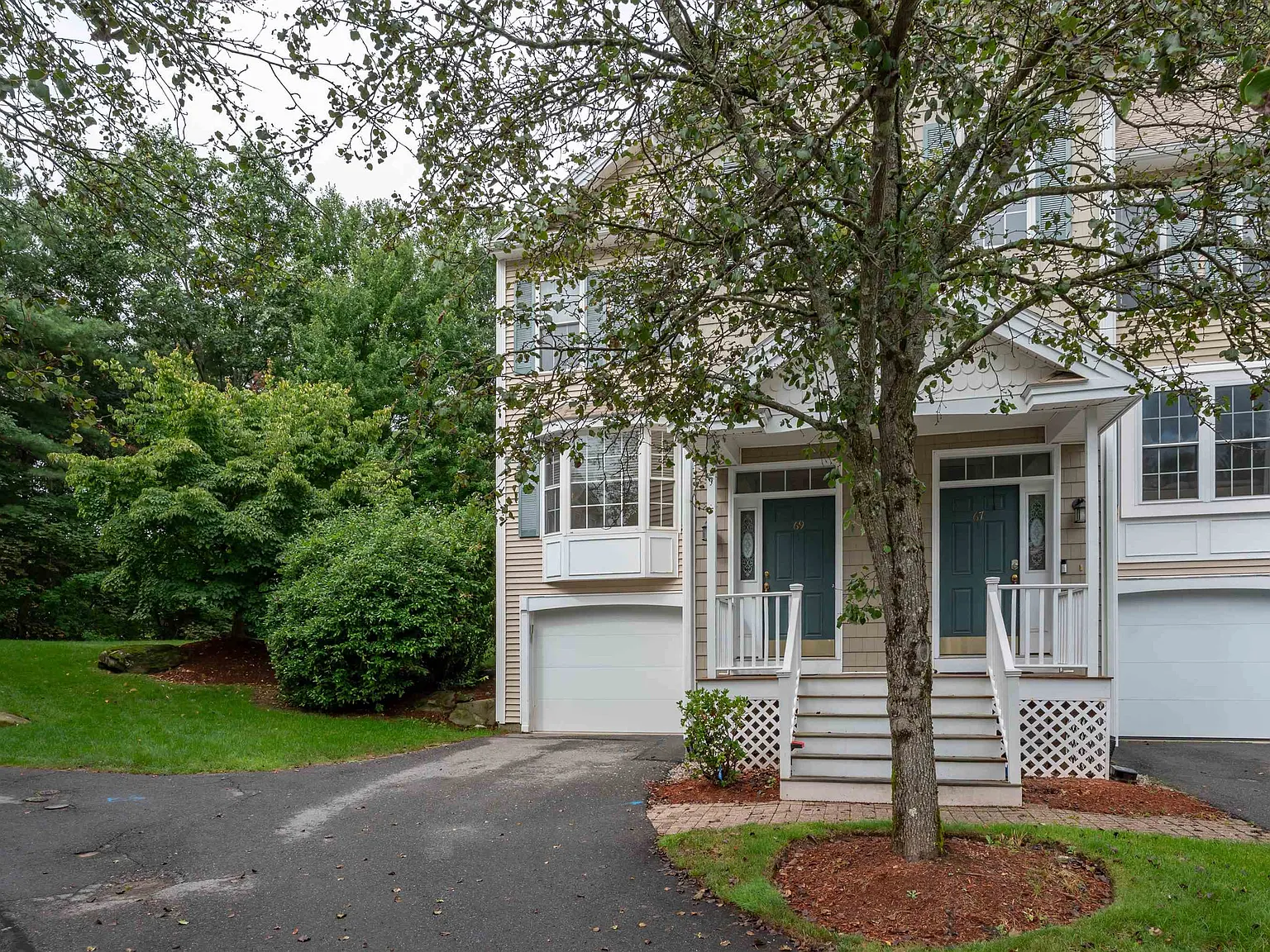3 bed, 2.5 bath, 2418 sqft, $3,600 — Photo 2