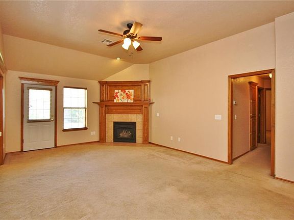 5th image of 422 W Strasburg Way