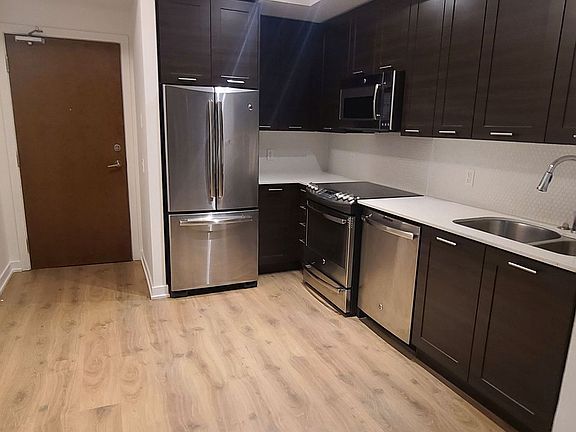 3rd image of 2212 Lake Shore Blvd W #2907