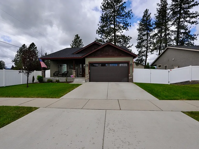 1399 N Brady St — Photo 2