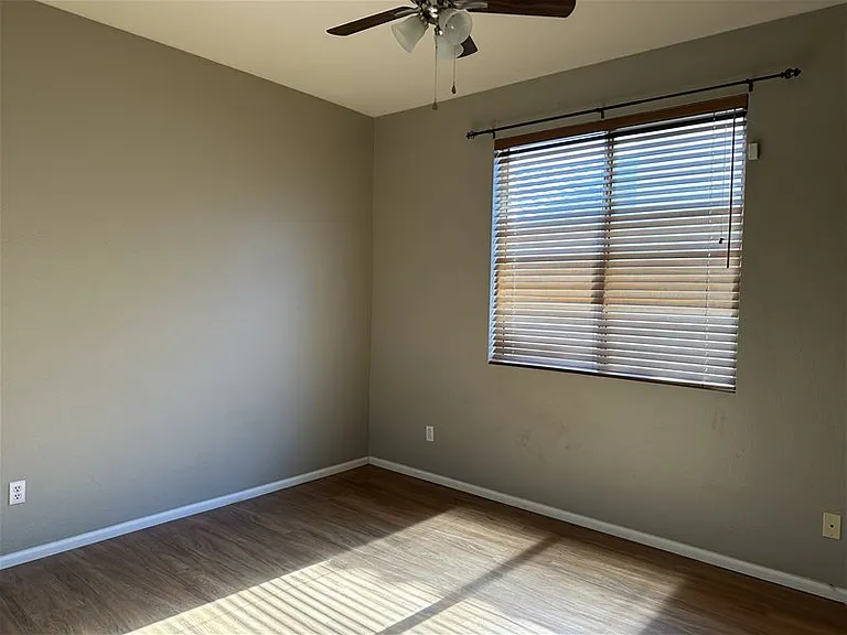 3320 N Lakeshore Ct — Photo 11