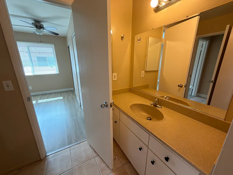 326 W La Veta Ave #C — Photo 23