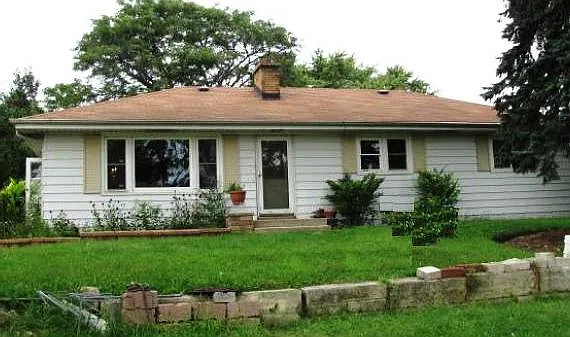 28W308 Roosevelt Rd photo 1