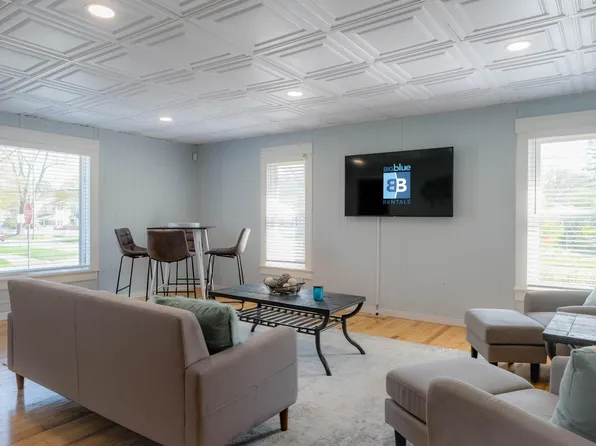 430 Lyon St, South Haven, MI 49090