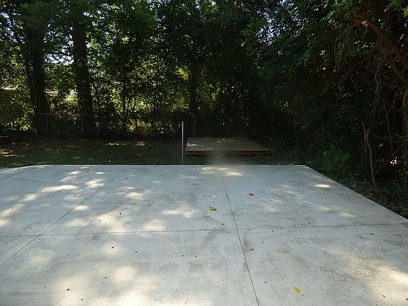 Large Three Car Parking Pad