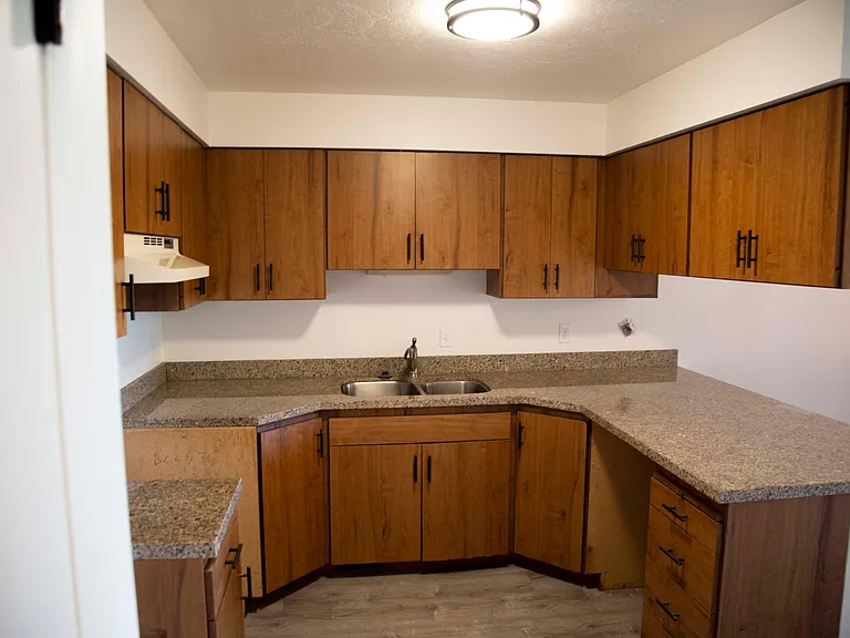 1793 S Laurelhurst Dr — Photo 6