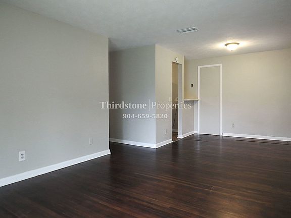 5th image of 2761 Floradale Dr S