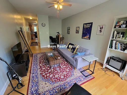 Building Photo - 6970 N Greenview Ave #1
