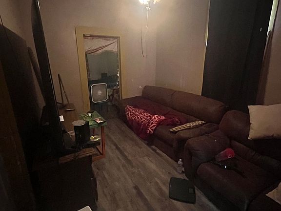 2nd image of 117 Kansas St