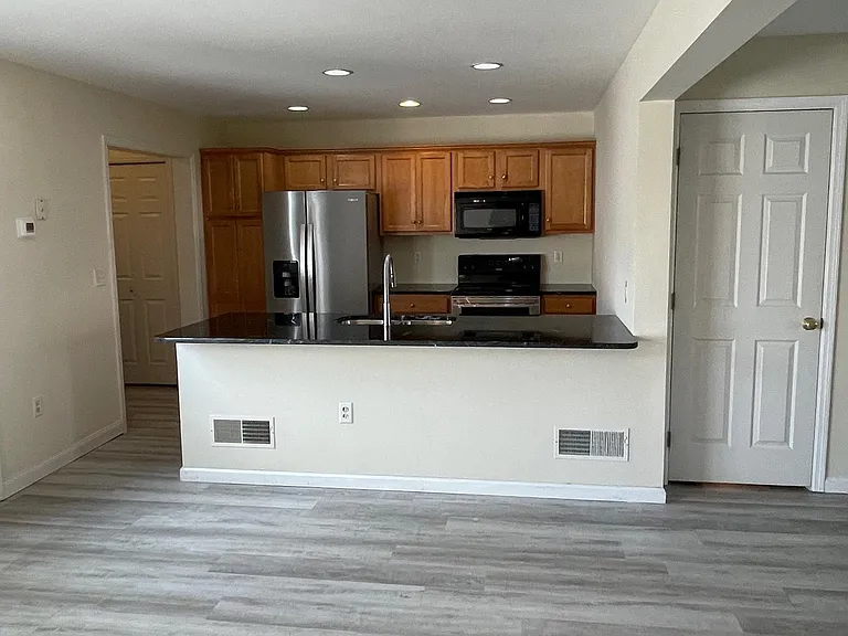 673 Wallingford Rd — Photo 2