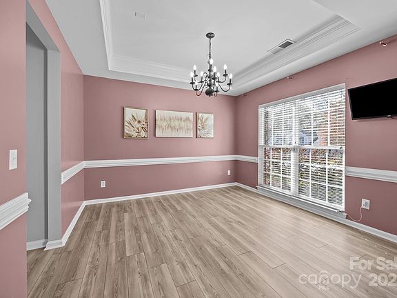5th image of 186 Golden Valley Dr