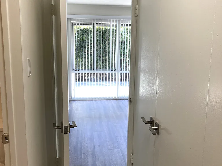 305 California Blvd — Photo 15