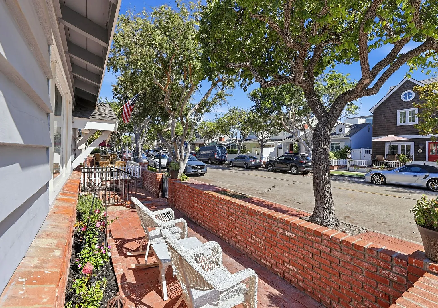 Furnished Balboa Peninsula Point Cottage Home | Available November 1st April 30th — Photo 2