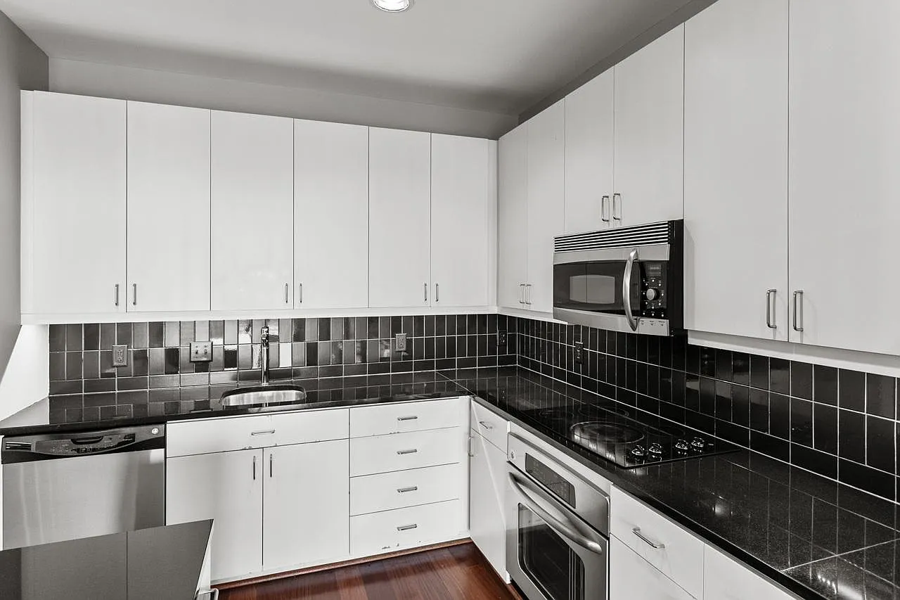 2 bed, 1088 sqft, $2,400 — Photo 3