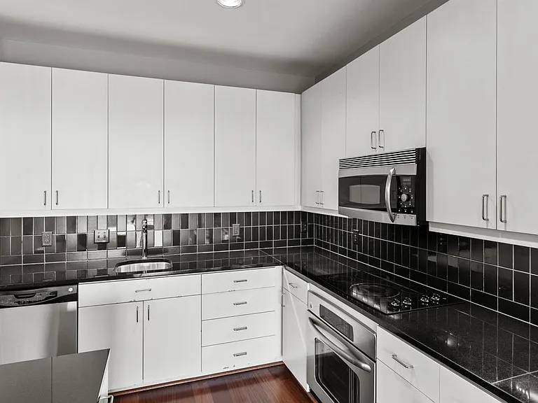 333 W Trade St #1401 — Photo 3