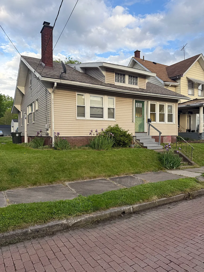 1512 Arnold Ave NW photo 1