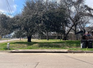 301 N Chandler Dr, Fort Worth, TX 76111