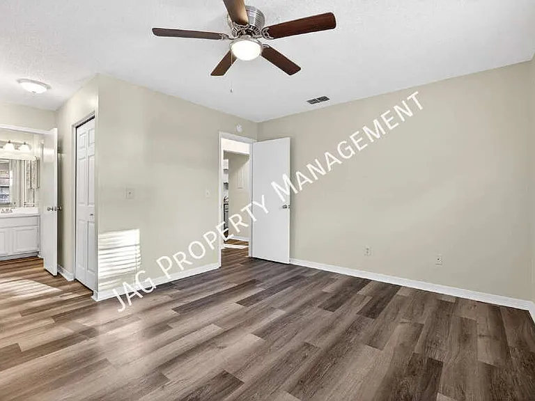 482 Bentwood Ln #C — Photo 16