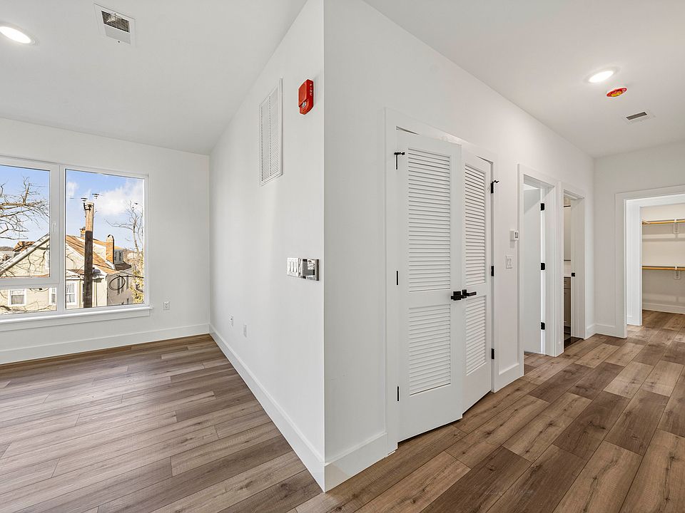 1st image of 560 13th Ave #205